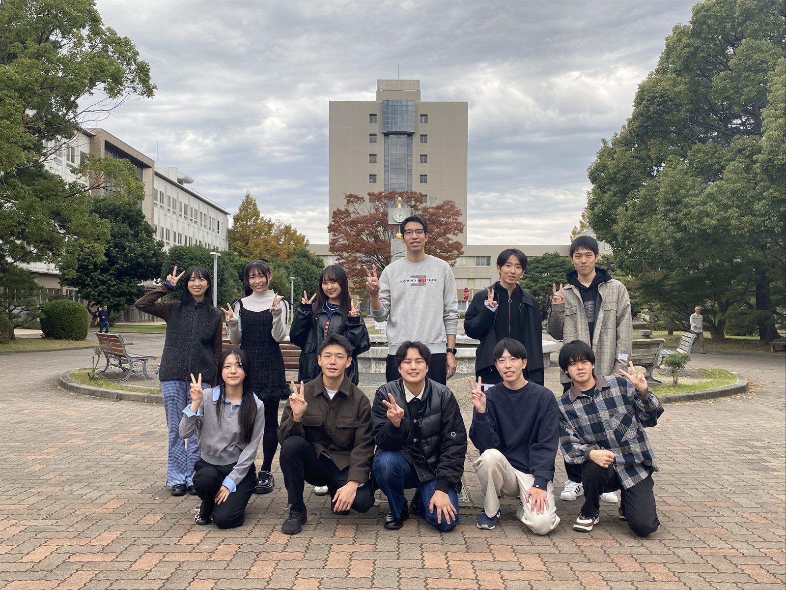 静岡大学浜松キャンパスで撮影した村上研究室の集合写真